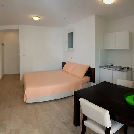 Apartment Klara *
